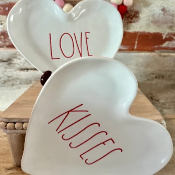 Rae Dunn Other - RAE DUNN KISSES & LOVE HEART SHAPE PLATES Set of 2 NWOT